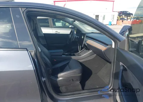 2020 Tesla Model Y Long Range Dual Motor All-Wheel Drive z USA, uszkodzony, nr VIN 5YJYGDEE6LF053141